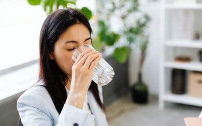 The 2% Dehydration Rule That’s Destroying Your Afternoon Productivity